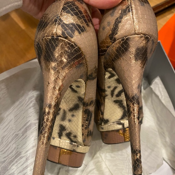 B by Brian Atwood pump - Picture 2 of 4